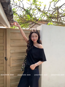 Dream Clothes🎊เสื้อยืดแฟชั่นผู้หญิง🌸เสื้อยืดโชว์ไหล่ เสื้อยืดหลวมแขนสั้น สไตล์เกาหลี สีสันบริสุทธิ์ เซ็กซี่ สบายๆ เรียบง่าย