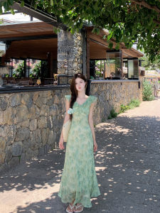 ชุดเดรสแขนพองลายดอกไม้สไตล์วันหยุด กระโปรงทรงเอเอวสูง แขนกุด คอวี กระโปรงสั้น ผ้าฝ้ายผสม ฤดูร้อน 2025 สำหรับผู้หญิง