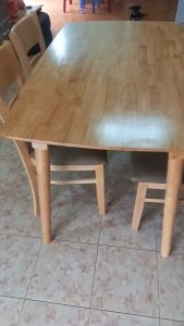 BỘ BÀN ĂN 4 GHẾ GỔ CAO SU BỘC NỆM.