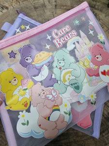 ซองดินสอ LBB & Care Bears ขนาด A5 เป็นผ้าตาข่าย ขนาด 24×19 cm