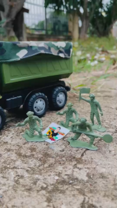 รถบรรทุกทหาร เล่มือ รถดั้ม ยกดั้มได้ ท้ายเปิด มาพร้อมทหาร