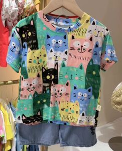 ชุดเด็กเสื้อยืดคอกลมแขนสั้นพิมพ์ลายการ์ตูนลูกแมวกางเกงขาสั้นเดนิมตัวอักษรลดราคาฤดูร้อน