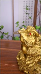 金蟾 FENG SHUI 招财摆件 铜金蟾摆件开光三脚蟾蜍三足金蝉店铺开业礼品 蟾蜍 神台 五帝钱 風水擺件 摆件 新年 婚礼 拜神 转运招财进宝 旺财 Copper Fortune Frog Home Decor