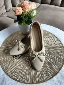 Sepatu flat shoes wanita terbaru 11 / Sepatu flat shoes wanita kekinian / Sepatu flat shoes wanita elegan / flat shoes kekinian / Sepatu flat shoes Korean style / Sepatu flat shoes terbaru 2025 / Sepatu flat shoes pita / Sepatu flat shoes wanita kantoran