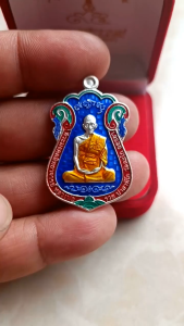 K019 หลวงพ่อรวย ปาสาทิโก วัดตะโก รุ่น ไตรมาส 59 ลงยา พร้อม กล่องกำมะหยี่ ขนาด 3.5X4.0 ซม.