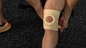 NEENCA Knee Protector suitable for basketball cycling running and fitness. The fabric is breathable with 4 layers of crash pads double straps for compression and an open knee brace 1 piece.