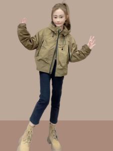 เสื้อแจ็คเก็ตสั้นสไตล์เกาหลีสำหรับผู้หญิงในฤดูใบไม้ผลิและฤดูใบไม้ร่วง 2025 เสื้อแจ็คเก็ตแบบลำลองสำหรับเล่นเบสบอล แจ็คเก็ตแบบสวมหัวแบบลำลอง