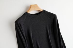 เสื้อชั้นในผู้หญิงแขนยาวคอตัดครึ่งวงกลมสไตล์ใหม่ปี 2025 เส้นใยโพลีเอสเตอร์ผสมขนแกะฤดูใบไม้ร่วง