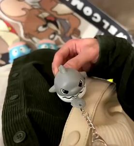 BeeStyle พร้อมส่งในไทย พวงกุญเเจฉลาม ดึงเล่นได้ ฉลามจะไล่งับเชือกกลับ  Shark Keychain No.3445