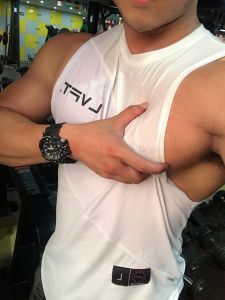 เสื้อกั๊กฟิตเนสแขนกุดคอกลมสามชิ้นสำหรับผู้ชาย ระบายเหงื่อได้ดี ทรงเข้ารูป ใส่สบาย สำหรับฤดูร้อน