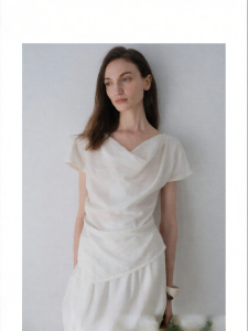 epoque de rueen | Mulberry Silk Blend Swing Collar Short Sleeve T-shirt with Shell Skirt Set