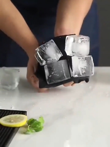 แม่พิมพ์ถาดน้ําแข็ง 4/6/8 ช่อง ซิลิโคนเกรดอาหาร  พร้อมฝาปิด หลายช่อง วางซ้อนได้ แม่พิมพ์วุ้น ใช้ซ้ำได้