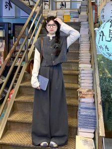 เสื้อคาร์ดิแกนถักสีเทาสำหรับผู้หญิงในช่วงต้นฤดูใบไม้ร่วง ทรงหลวม แขนกุด คอกลม ทรงสั้น เสื้อคลุมกันหนาวแบบสวมทับ