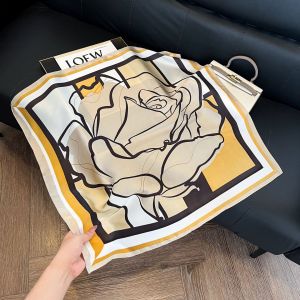 Khăn Quàng Cổ Vuông Nhỏ In Họa Tiết Thời Trang Nữ 70x70cm Chất Liệu Lụa Giả Mỏng Dùng Làm Khăn Bandana Khăn Chống Nắng Khăn Đội Đầu Thích Hợp Cho Trang Phục Thường Ngày