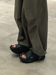 Black Platform Slippers Womens Summer Outwear Beach Seaside Height Increasing Internet Celebrity Shit Feeling Non Slip Stinky Fashion Sandals