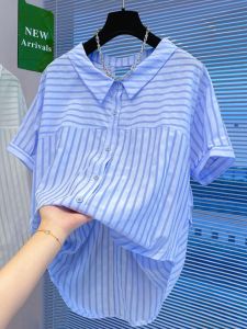 แขนสั้นลายทาง ปกโปโล ผู้หญิง เสื้อเชิ้ต ทันสมัย ป้องกันอายุ เสื้อท่อนบน สไตล์เกาหลี หลวม รายละเอียดปุ่มพอดี ชุดราตรี