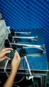 EQUIPT Universal Durable 12V 125 PSI Car Air Horn Compressor Tank Pump For Train Auto Car Truck Boat