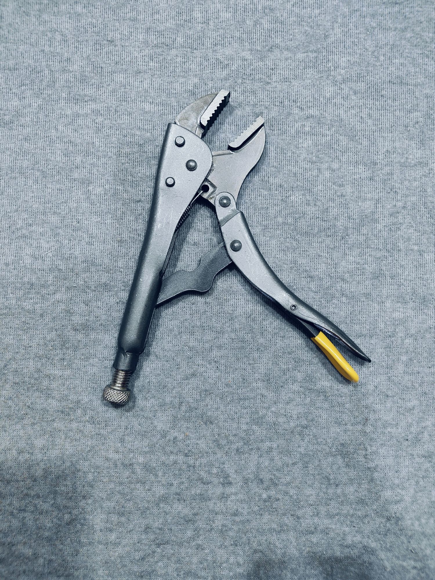 Cách chọn kìm bấm và cờ lê phù hợp để sửa chữa đồ đạc tại nhà mà không làm hỏng mọi thứ