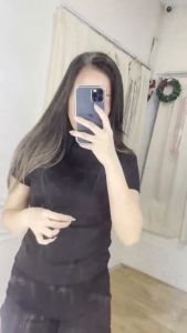 Kaos Turtleneck Carenina Rib: Desain Kasual & Nyaman