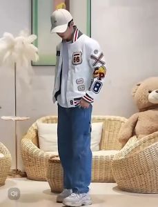 แจ็คเก็ตหนังสำหรับผู้ชาย (Size M-2XL) สไตล์สปอร์ต งานปักลาย ใส่แบบหลวมๆเท่ๆ กำลังฮิตมาแรง