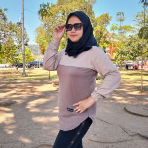 Kaos Atasan Wanita Oval Motif Kombinasi Warna Bahan Katun Adem