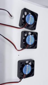 Cooling Fan พัดลมคอมพิวเตอร์ 40x40x13 มม. DC 12V 2 Pin ขนาดเล็ก เงียบ ระบายความร้อนดี ทนทาน ใช้กับ PC PC Cooling Fan Quiet Easy A203