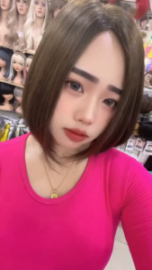 ผมแท้100% รหัส M1880 สีน้ําตาล มีหนังหัว ใสเนียนเหมือนมากๆค่ะ มีเน็ตเก็บผมแถมไห้1อัน