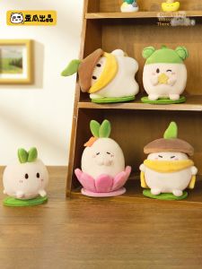 WAIGUOCHUPIN | Magnetic Shoulder Sitting Carrot-shaped Plush Toy