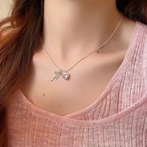 ❤️【Ready&COD】Rantai Tulang Ular Busur Sayang Merah Muda Kalung Keren Manis Wanita Desain Canggih Kepribadian Ceruk Rantai Tulang Selangka Gaya Manis