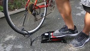 จัดส่งใน 24 ชั่วโมง ที่เหยียบสูบลมคู่ พร้อมเกจวัดลม สูบลมรถยนต์ มอเตอร์ไซค์ จักรยาน ลูกบอล เรือยาง สูบลมแรง ใช้งานง่าย