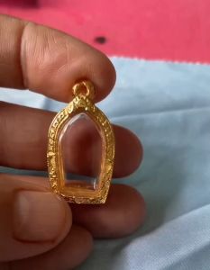 กรอบพระ ตลับพระ ใบมะขามปกโพธิ์ สีทอง- I03 ขนาด 1.3*2.3*0.4 cm. งานหล่อทองเหลือง ชุบไมครอนเคลือบแลคเกอร์ไฟฟ้า ฝาปิดอคิลิคใส แข็งแรง ทน แถมยางรอง พร้อมตะขอ