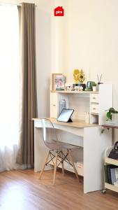 PIRA METROPOLIS -  GAKU DK Meja Belajar / Meja Kerja / Meja Komputer / Meja Kantor