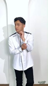 Baju Koko Pria Lengan Panjang Warna Putih Motif Yisunsin Kombinasi Bordir Merek Elrumi