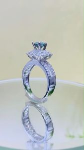 Nhẫn moissanite Mỹ D/FL kiểm định GRA kiểu vuông bo góc hallo chủ 6.3mm Nhẫn bạc nữ xi bạch kim đẹp Nhẫn kim cương nhân tạo moissanite thiết kế sang trọng và đẳng cấp - KIM LỘC PHÁT NVB02