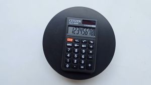 Kalkulator Minimalis Kecil Saku Baju Dagang Sekolah Pabrik Ukuran 8 x 5cm Display 8 Digit Double Power SLD 200N