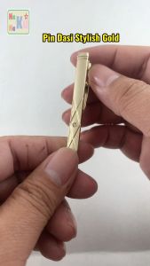 Pin Dasi Stylish Gold: Aksesori Pakaian Formal yang Berkelas