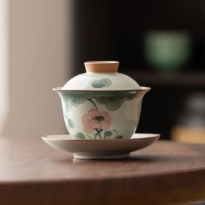 Handpainted Ice Glaze Lotus Tea Cup Gaiwan with Bag