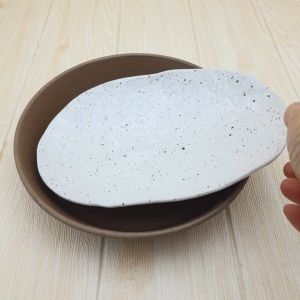 จานเซรามิค 6.4 x 9.5 นิ้ว สีขาว จุดน้ำตาล สีน้ำตาล จานกลม 9.5 นิ้ว สีขาว จานเปล