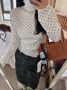 เสื้อเชิ้ตคอปกสูงแขนยาวผู้หญิง แฟชั่นฤดูใบไม้ร่วง/ฤดูหนาว แขนยาว ปกติ คอวี ป้องกันรังสียูวี เสื้อเชิ้ตผู้หญิง