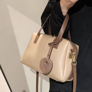 Large Capacity Womens Tote Bag Fashionable Minimalist Crossbody Handbag Retro Match All Seasons Spring Summer Shoulder Bag