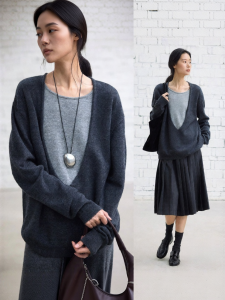 epoque de rueen | Color-block Faux-layered U-neck Wool Long-sleeve Top for Winter
