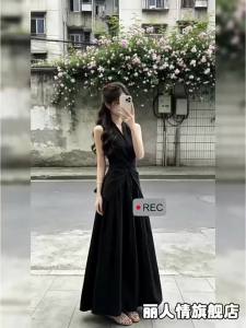 LIRENQING | Black Twisted V-Neck Top and Skirt Set