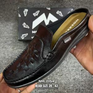 Moerelli &Co Sandal Bustong Pria 7154 Apollina Black Sendal Selop Tutong Laki Laki Kulit Sintetis Premium Size 39-43
