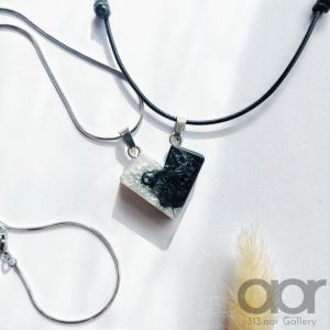 2 KALUNG / 1 SET Kalung Titanium RESIN Couple Love Magnet RANTAI DAN TALI HITAM PASANGAN