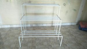 ชั้นวางต้นไม้แบบถอดประกอบจิ๊กซอว์3ชั้น ยาว1เมตร สูงชั้นละ30เซ็นติเมตร กว้างชั้นละ25เซ็นติเมตร  ควรเลื่อนลงไปอ่านข้อมูลขยายต่างๆข้างล่าง