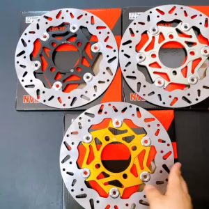 ( Hàn g Mớii Về ) Đĩa Thắng Trước 4 Lỗ Size 220mm_Mẫu NVM V3_Nút Inox Lõm 304 Sáng Bóng. Bằng Nhôm CNC Nguyên Khối _Lắp Được Cho Các Dòng Xe 4 Lỗ Hiện Nay Nhé Ae!!!123.