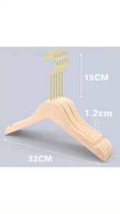 móc treo quần áo bằng gỗ mộc đầu móc mạ vàng dùng cho cửa hàng shop thời trang chụp ảnh live