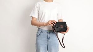 Túi đeo chéo nữ phong cách basic LILA TUT195