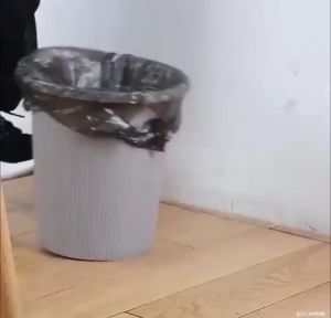 Storage Meja Tempat Penyimpanan Bawah Meja Tempat Sampah Meja