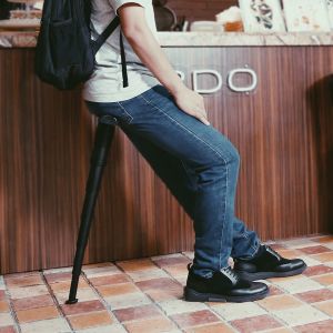 Ultra-Light Portable Folding Chair Stool for Queuing Outdoor Travel Metroland Picnic Barbecue Simple Style Plastic Material